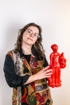 Mitarbeiterinnen und Mitarbeiter der Galerie Nottbohm mit Gänseliesel-Figuren